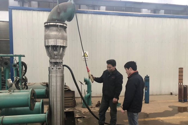 流量1200立方、楊程18米的不銹鋼304材質(zhì)潛水泵測試合格