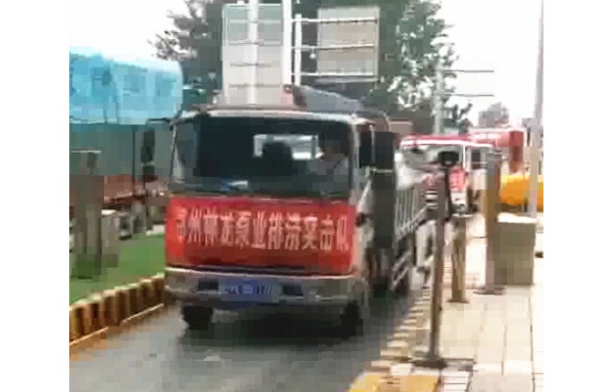 我公司新組織的搶險排澇設(shè)備及人員，出發(fā)馳援焦作災(zāi)區(qū)，兄弟們辛苦了，加油！